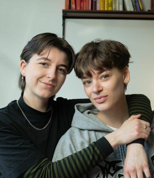 Besties und Geschäftspartnerinnen: Toni und Xenia von Connect Queer (©Tonishots)