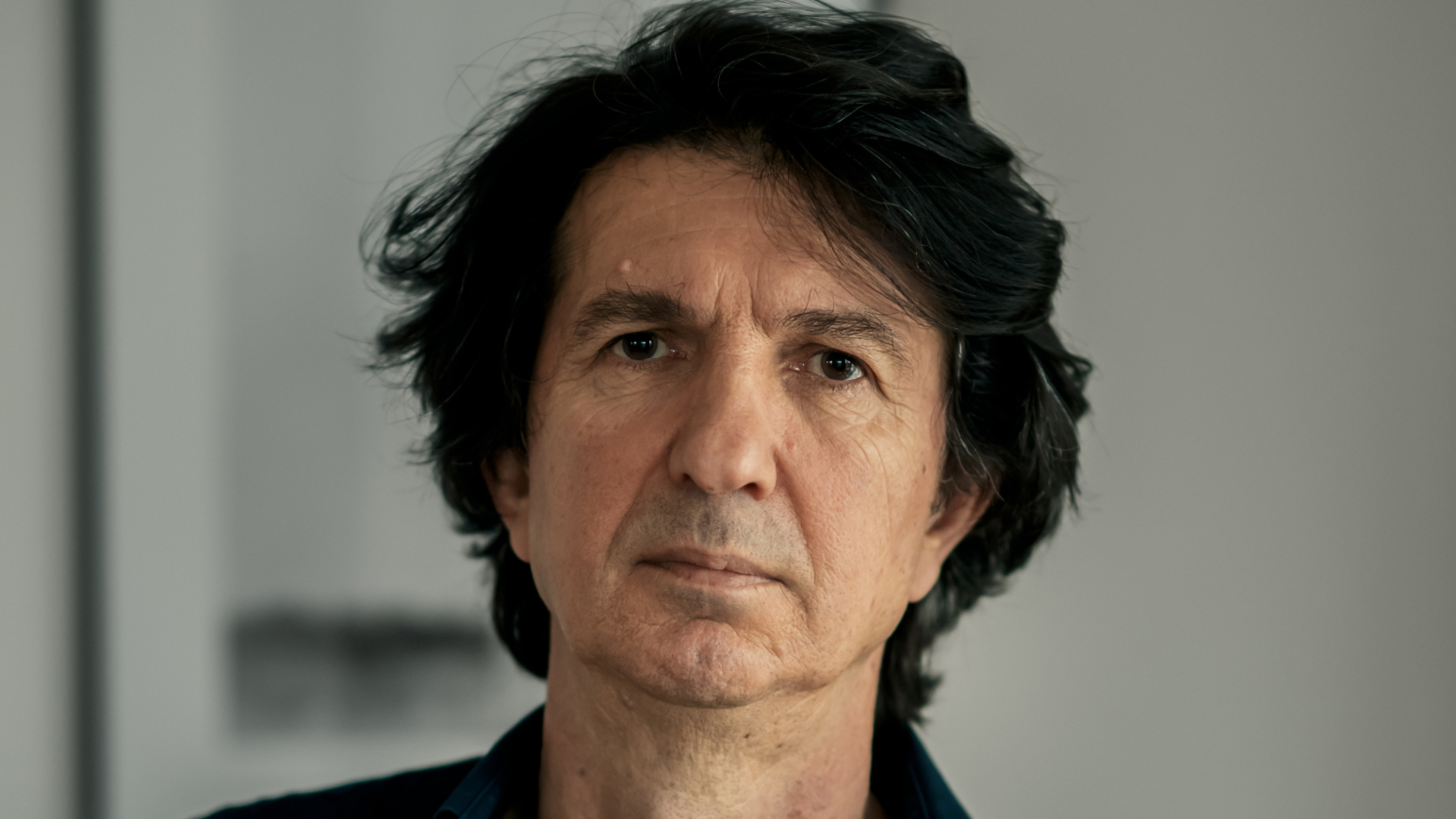 Yüksel Yavuz kam in den 1980er-jahren mit 16 nach Hamburg. Im Jahr 2003 veröffentlichte er seinen Film „Kleine Freiheit“ 