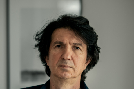 Yüksel Yavuz kam in den 1980er-jahren mit 16 nach Hamburg. Im Jahr 2003 veröffentlichte er seinen Film „Kleine Freiheit“ 