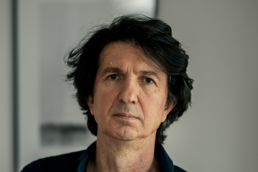 Yüksel Yavuz kam in den 1980er-jahren mit 16 nach Hamburg. Im Jahr 2003 veröffentlichte er seinen Film „Kleine Freiheit“ 