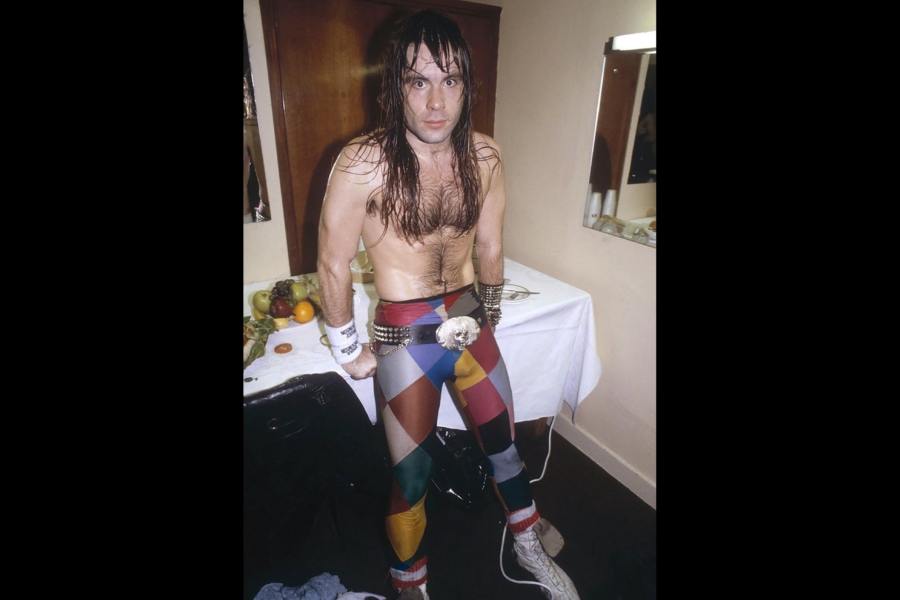 Damals, als Spandexhosen und Nietengürtel im Metal noch en vogue waren: Bruce Dickinson im Metal-Outfit der Achtziger