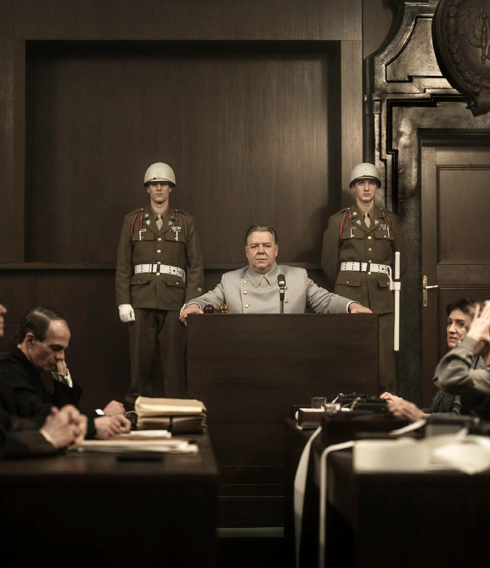Russell Crowe als Nazi Hermann Göring in „Nürnberg“ auf der Anklagebank