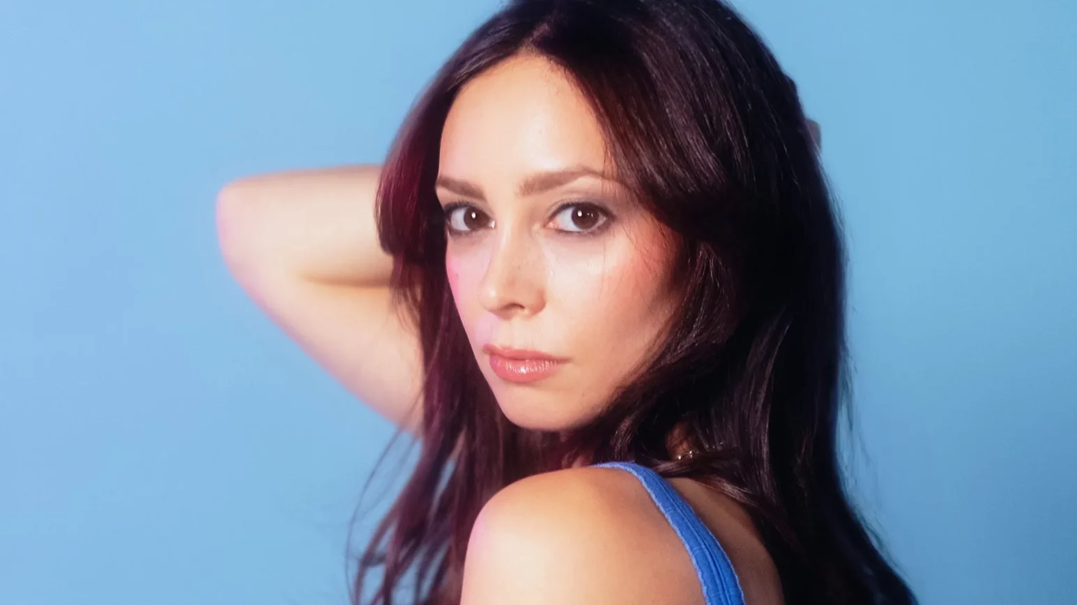 LØLØ spielt im Logo