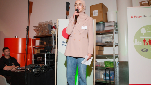 Elif Zhour von amuna auf der N Klub-Kiste
