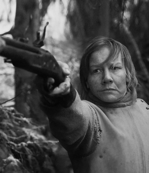 Sandra Hüller als Kriegsheimkehrer in „Rose“