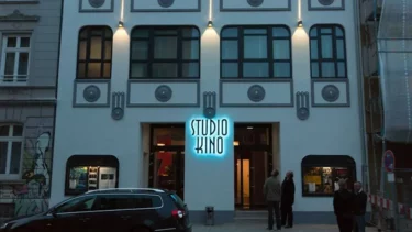 Außenfasade des Studio Kinos