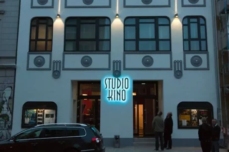 Außenfasade des Studio Kinos