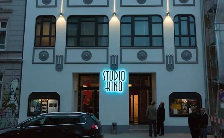 Außenfasade des Studio Kinos