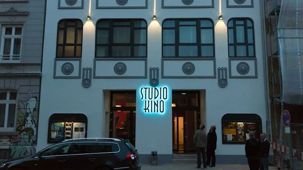 Außenfasade des Studio Kinos