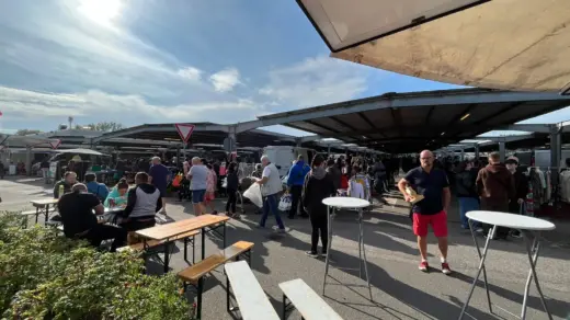 Bild der Flohmarkts am Metro in Hamburg