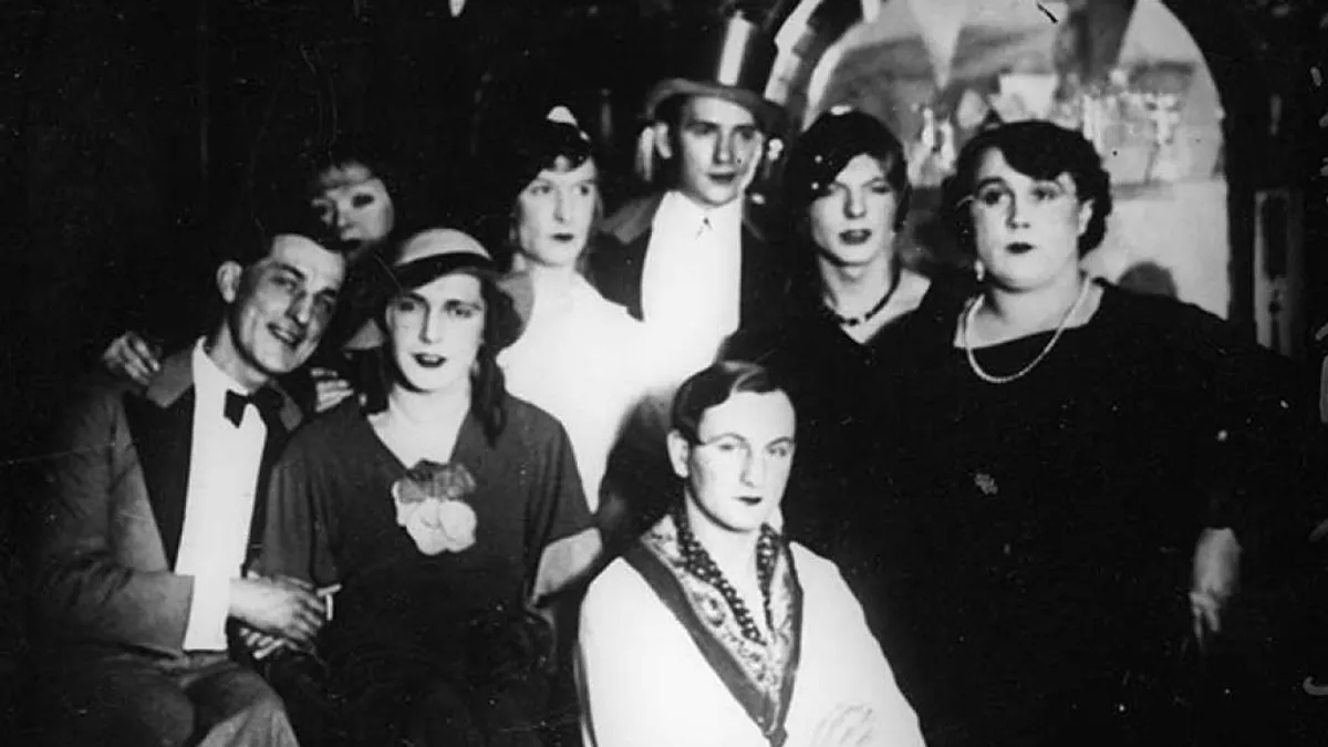 Menschen in der Bar „Adlon“, Hamburg Anfang der 1930er Jahre