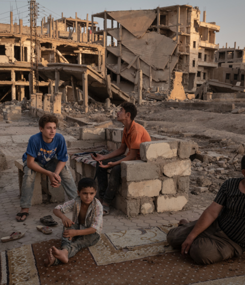 Widerstandsfähig und hoffnungsvoll: ein Foto aus Nicole Tungs Serie „A Syrian City Rebuilds, Still Divided“Foto: World Press Photo 2026, West, Central and South Asia Stories, A Syrian City Rebuilds, Still Divided
