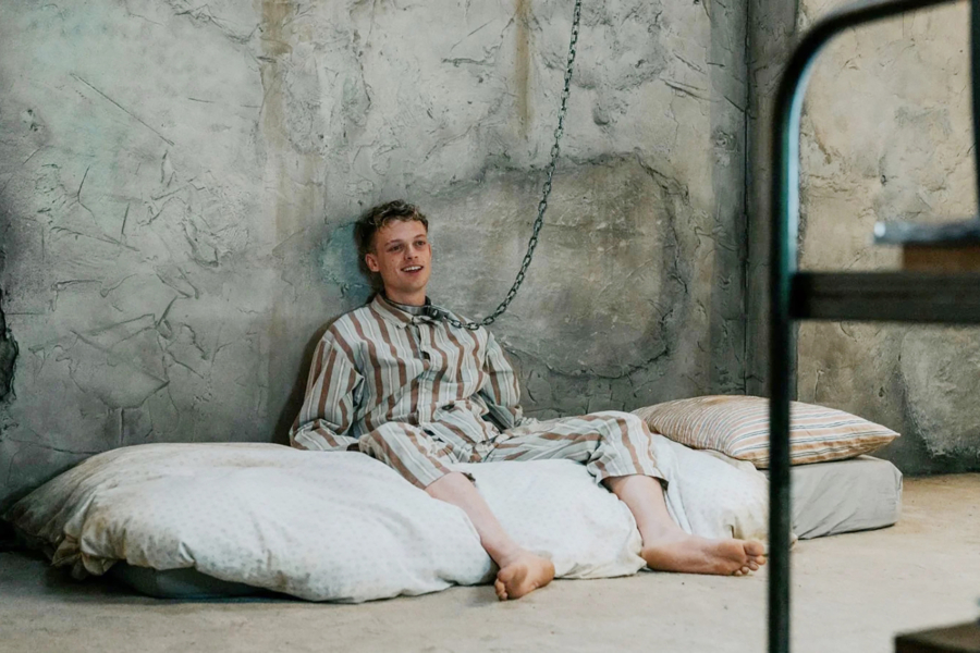 Anson Boon als Tommy in „Good Boy – Wir wollen nur dein Bestes“