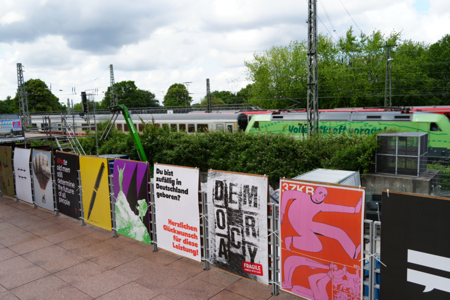 Im Rückblick: einige Plakate des Anfachen Awards IX zum Thema „Privileg“