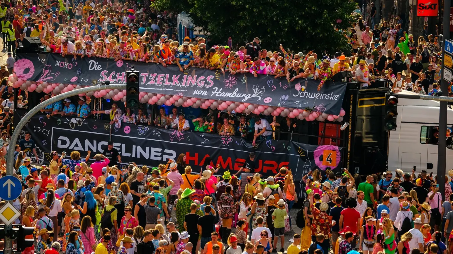 Am 4. Juli 2026 zieht der bunte Schlagermove wieder durch Hamburgs Straßen