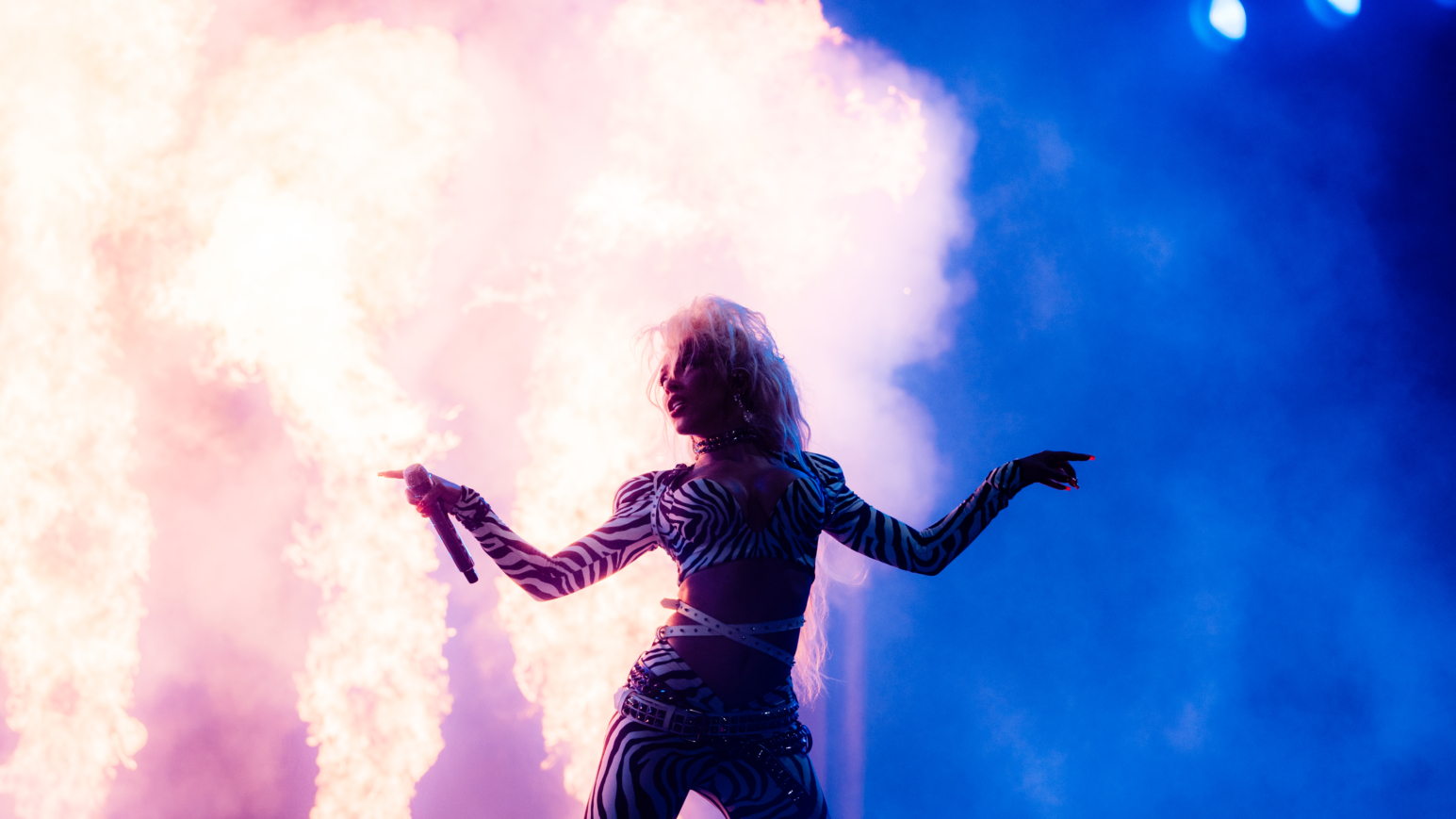 Leuchtendes Bühnenbild, schrille Outfits und ordentlich Stimmung: So sah der Abend auf dem Doja Cat-Konzert in Hamburg 2026 aus