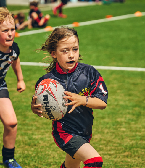 BU: Der Lions-Cup ist das große internationale Jugendturnier des Hamburger Rugby-Clubs und bringt Jugendteams aus Deutschland, Tschechien und Polen in der Rugby-Arena im Stadtpark zusammen