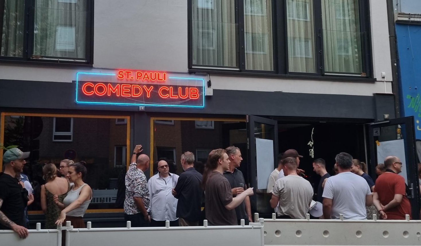 Viel Betrieb bei der Eröffnungsparty des St. Pauli Comedy Clubs am 24. Juni