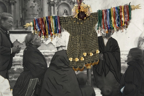 Indem sie historische Dokumente bearbeitet, befragt Marystela Camacho die Geschichte, hier etwa das bestickte Foto „Kreuzfest von Motupe” (1907) von H. H. Brüning