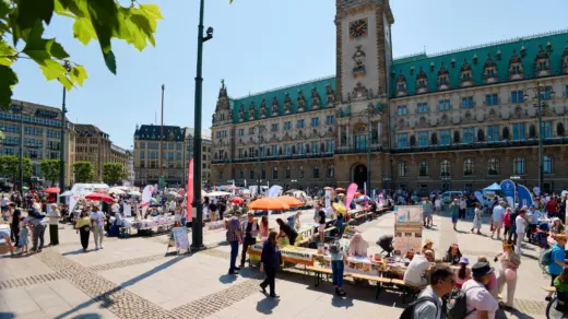 Hamburgs Längste Tafel: Vielfalt am Rathausmarkt