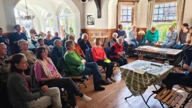 Lesung mit Blick auf die Elbe im Projektraum Oevelgönne 106