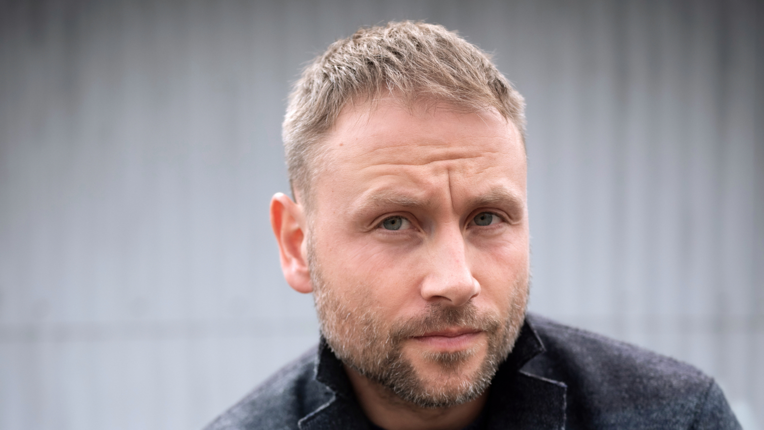 „Wir Menschen sind wie chemische Elemente: Je nachdem, aus welchem Element mein Gegenüber besteht, reagiere ich anders“: Max Riemelt