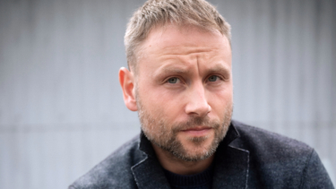 „Wir Menschen sind wie chemische Elemente: Je nachdem, aus welchem Element mein Gegenüber besteht, reagiere ich anders“: Max Riemelt