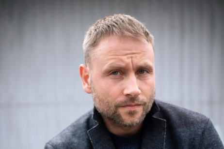 „Wir Menschen sind wie chemische Elemente: Je nachdem, aus welchem Element mein Gegenüber besteht, reagiere ich anders“: Max Riemelt