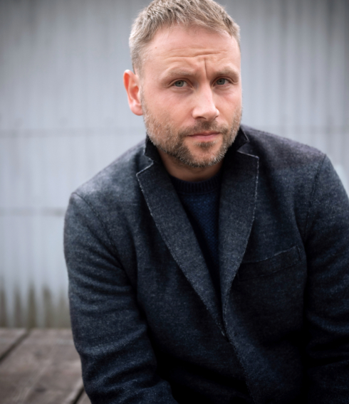 „Wir Menschen sind wie chemische Elemente: Je nachdem, aus welchem Element mein Gegenüber besteht, reagiere ich anders“: Max Riemelt