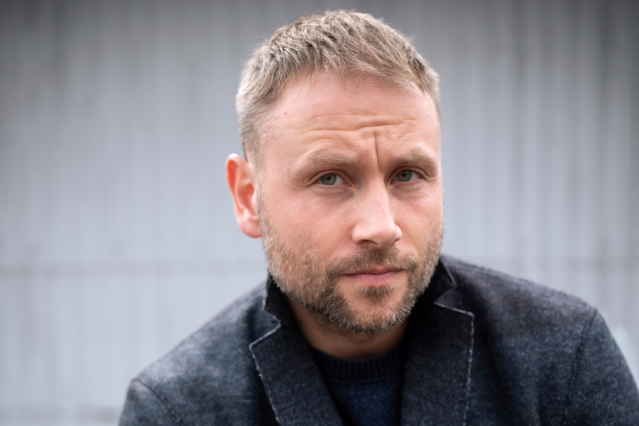 „Wir Menschen sind wie chemische Elemente: Je nachdem, aus welchem Element mein Gegenüber besteht, reagiere ich anders“: Max Riemelt