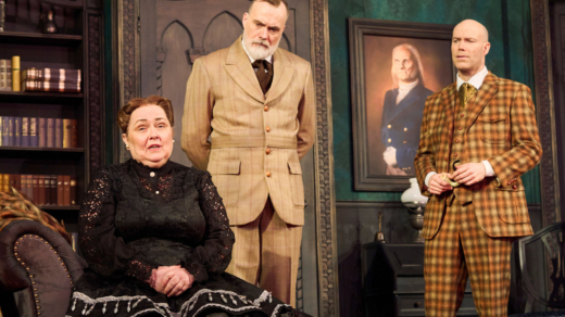 Sherlock Holmes (Gosta Liptow, r.) und Dr. Watson (Janis Zaurins) sind dem „Hund von Baskerville“ auf der Spur