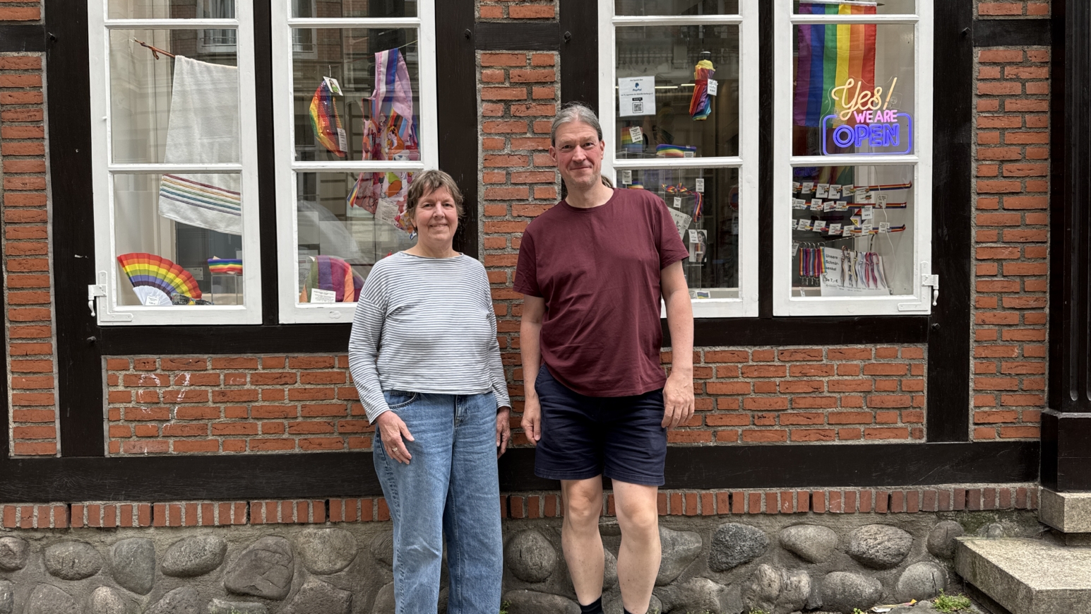 Hilke Bleeken und Cartsten Vitt vom Projekt der Aidshilfe „Älter werden unterm Regenbogen“