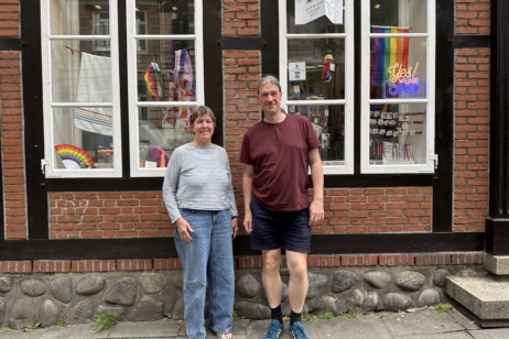 Hilke Bleeken und Cartsten Vitt vom Projekt der Aidshilfe „Älter werden unterm Regenbogen“