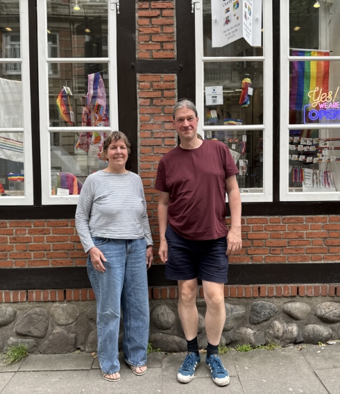 Hilke Bleeken und Cartsten Vitt vom Projekt der Aidshilfe „Älter werden unterm Regenbogen“