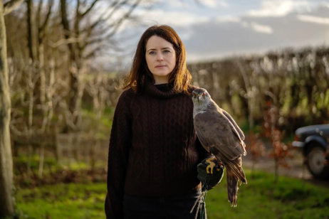 Hat einen Vogel: Claire Foy in „H wie Habicht“