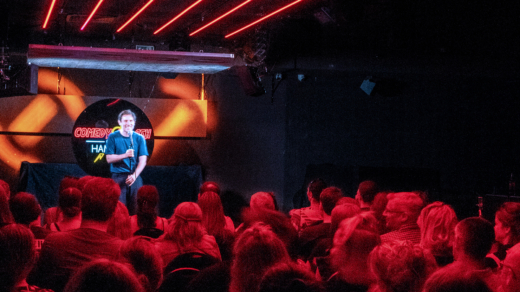 Stand-up-Comedy in entspannter Atmosphäre im Comedyflash Club Hamburg