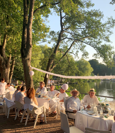 Besonderer Sommerabend in Harburg: „Weißes Dinner“
