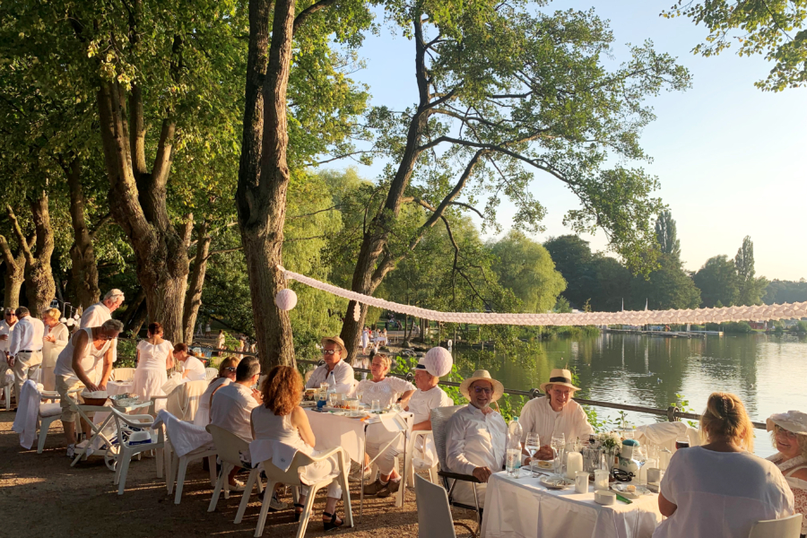 Besonderer Sommerabend in Harburg: „Weißes Dinner“