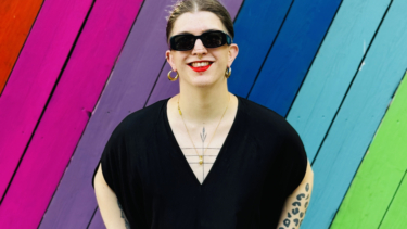 Bellatrix ist als Bookerin für die Partyreihe Queerpool tätig