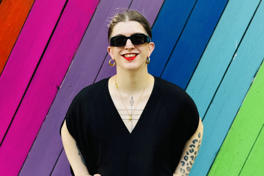 Bellatrix ist als Bookerin für die Partyreihe Queerpool tätig
