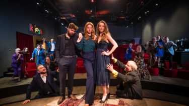 Das Ensemble des Hamburger Improvisationstheater Steife Brise macht sich bereit für den Weltrekordversuch