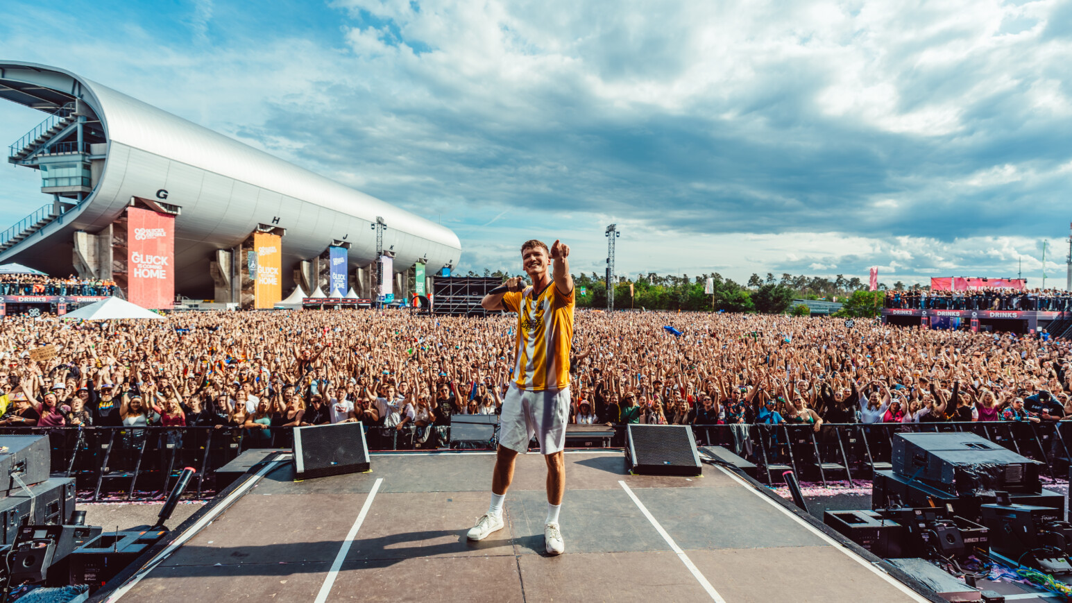 Ballermannfans aufgepasst: Am 22. August 2026 wird auf dem Hamburger Großmarkt ausgelassen mit einer Vielzahl der größten Mallorca-Stars beim „ALLE lieben MALLE Festival“ gefeiert.