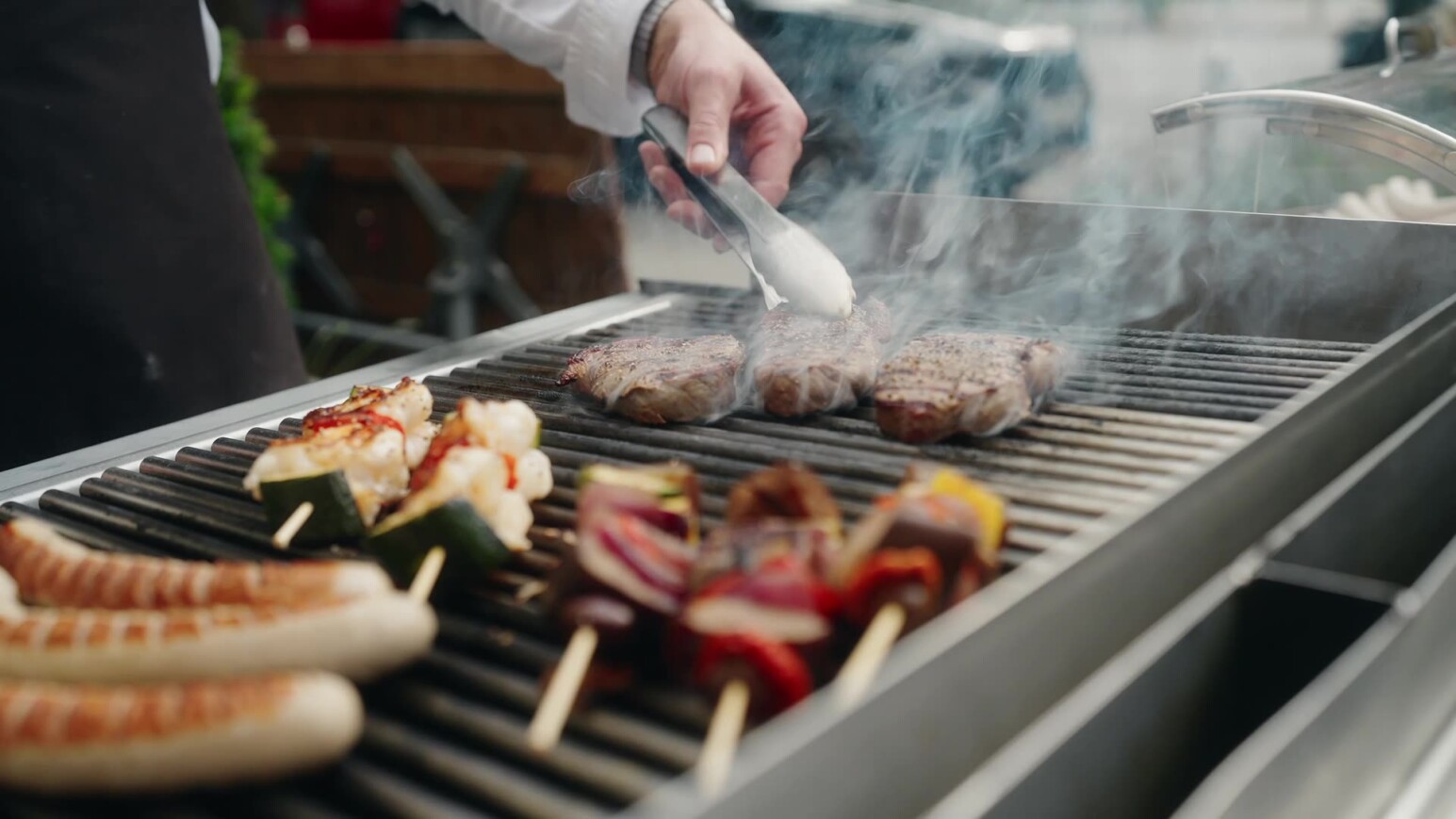Das Sunset Barbecue lädt zu einem entspannten Grillevent in der Brasserie Flum im Grand Elysée Hamburg ein