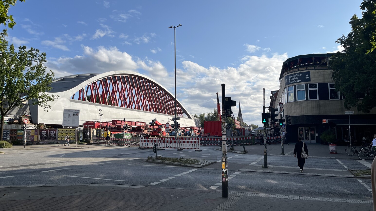 Der Einbau der neuen Sternbrücke startet am Mittwoch, 29. Juli und damit früher als geplant (@Alice von der Laden)