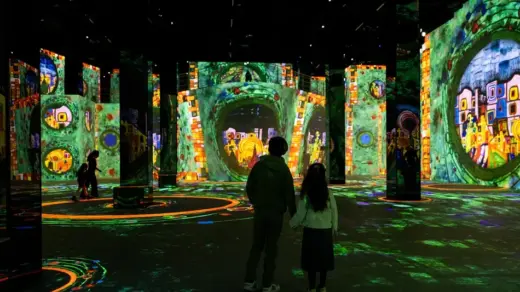 Klimt und Hundertwasser im Port des Lumières