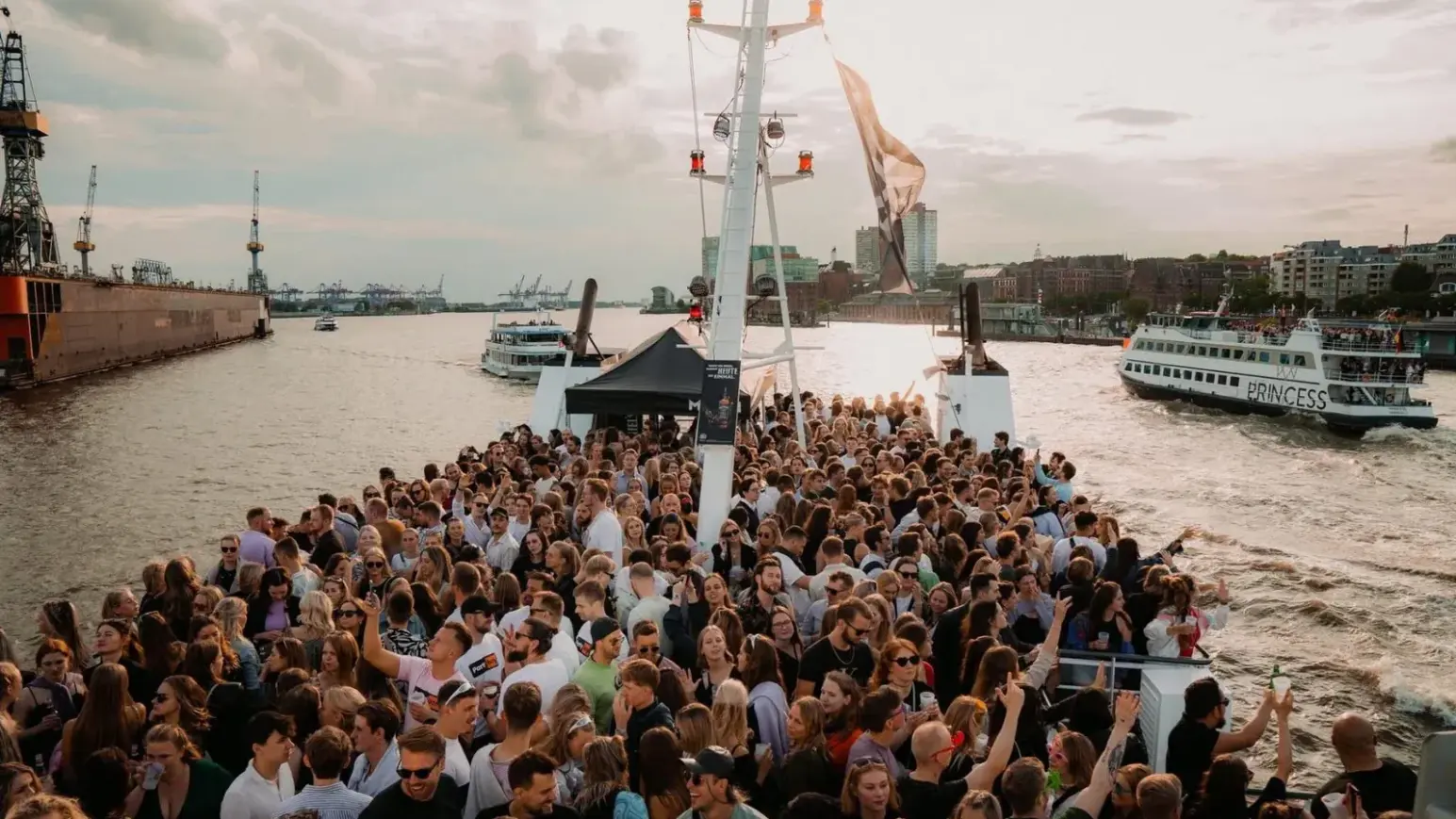 After Work Cruise ab Fähranleger Altona