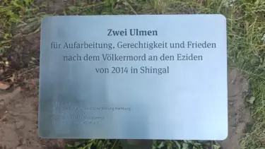Gedenkveranstaltung zum Genozid an den Êzid:innen am Millerntor