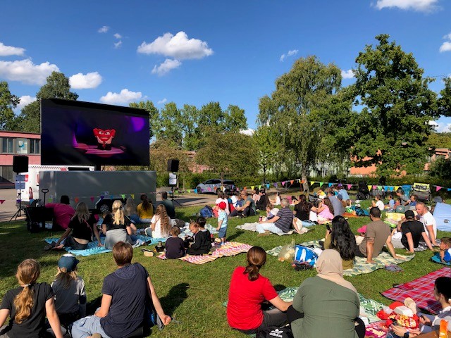 Das Open Air Kino am Osdorfer Born, in diesem Jahr mit Filmen wie "Paddington in Peru" und Mamma Mia"