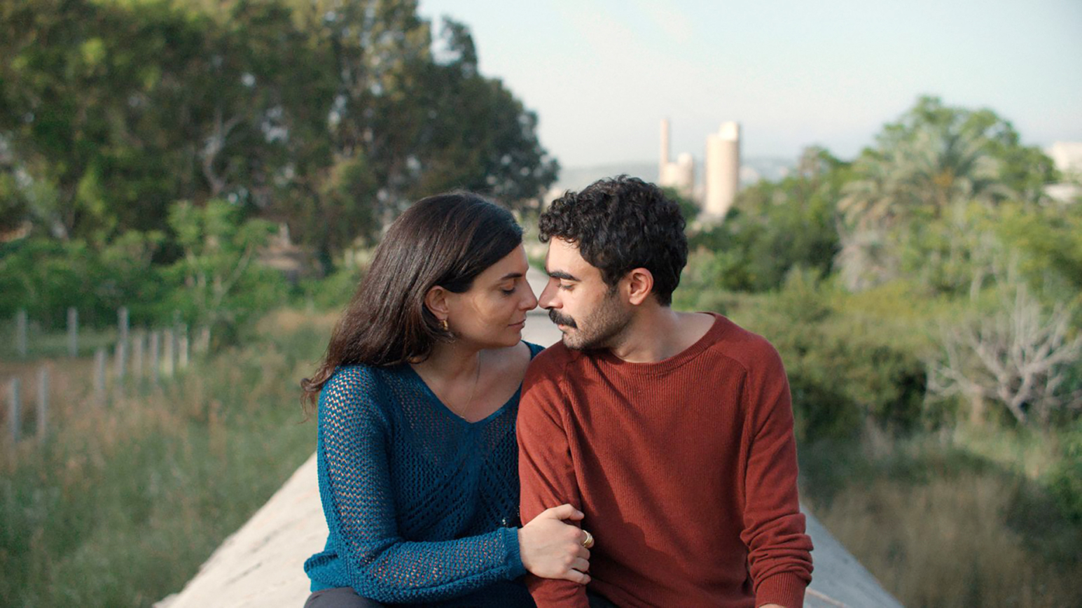Wissen wie Romantik geht: Mounia Akl und Hassan Akil in „A Sad And Beautiful World“