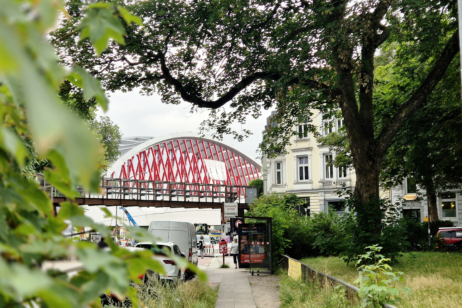 Die neue Sternbrücke ist 108 Meter lang und 3700 Tonnen schwer